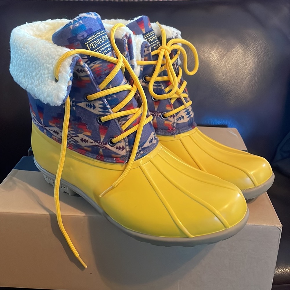 Pendleton Yellow Tucson Duck Mid Boot - Picture 4 of 8